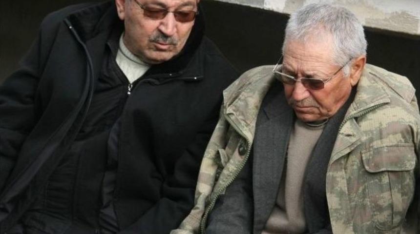 Şehit Oğlunun Taziyesini Askeri Parka Giyerek Kabul Etti