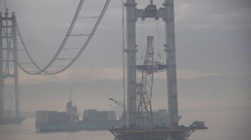 K&ouml;rfez Ge&ccedil;iş K&ouml;pr&uuml;s&uuml;nde 55 Tonluk İlk Tabliye Yerleştirildi