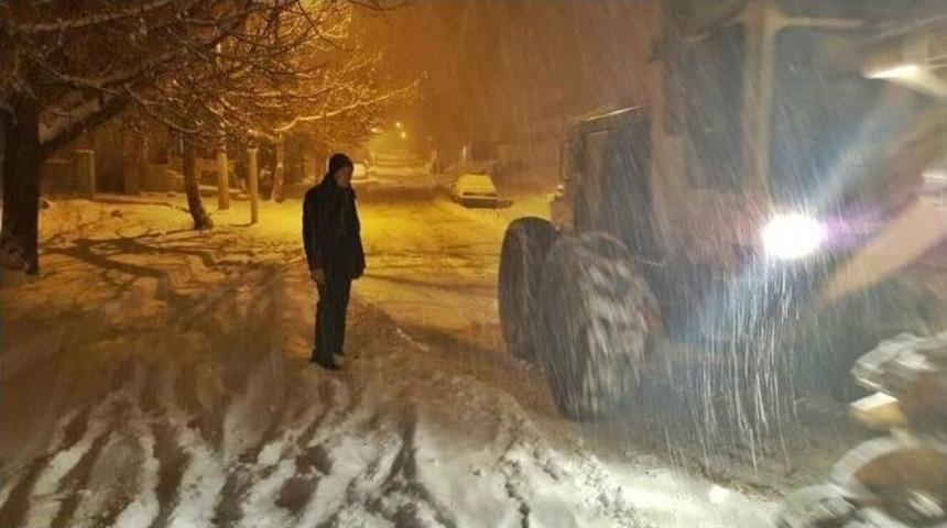 G&ouml;lbaşı İl&ccedil;esinde Tuzlama &Ccedil;alışmaları Devam Ediyor