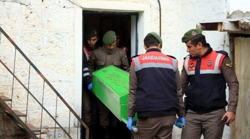 Nevşehir&rsquo;de &Ouml;l&uuml; Bulunan &Ccedil;iftin Cenazesi Morga Kaldırıldı