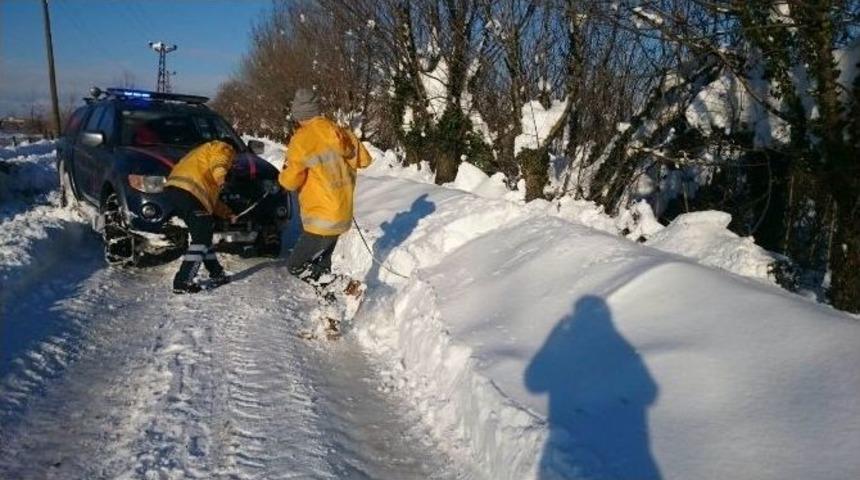 112 Acil Ekipleri Karda Mahsur Kalan Hastaların İmdadına Yetişti