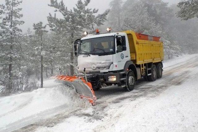 Büyükşehir Sündiken Dağlarında Kapanan Yolları Açıyor