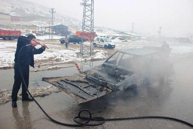 Seyir Halindeki Otomobil Alev Alev Yandı