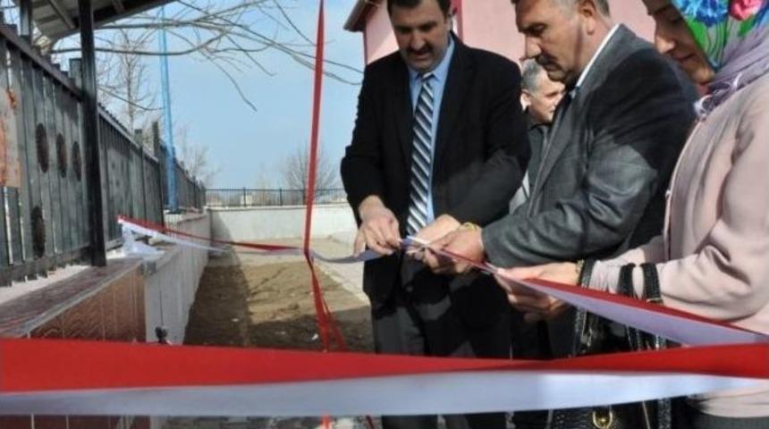 Sandıklı&rsquo;da Bir Hayırsever Okul Bah&ccedil;esine &Ccedil;eşme Yaptırdı