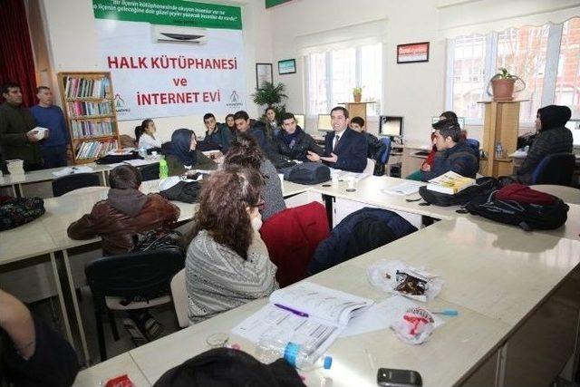 Baydilli, Kütüphaneyi Ziyaret Edip Öğrencilerle Sohbet Etti