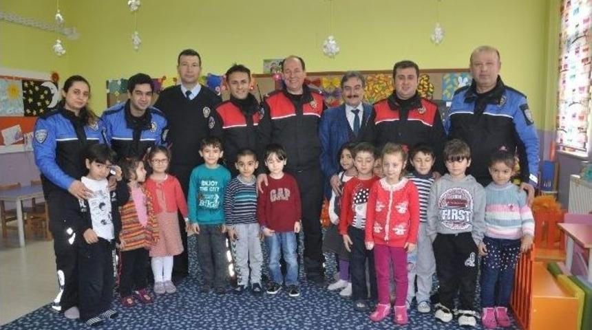 Polislerden &Ouml;ğretmenlere Dolandırıcılık Konferansı