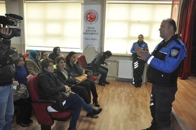 Polislerden Öğretmenlere Dolandırıcılık Konferansı