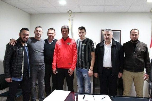 Akhisar Belediyespor’a Sırbistan’dan Kanat Oyuncusu