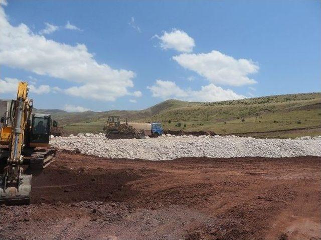 Erzincan’a Can Suyu Olacak Çadırkaya Göleti Yüzde 79 Seviyesine Ulaştı