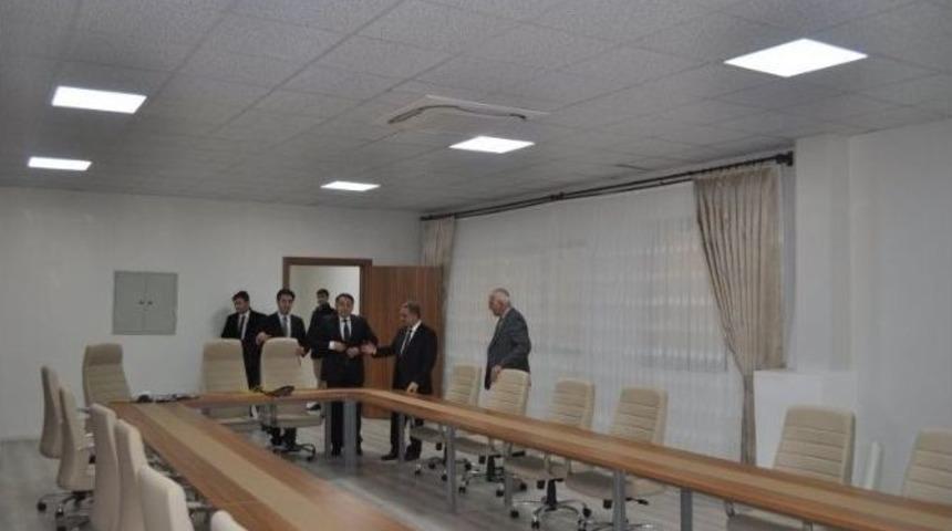 Vali Tapsız, Kamu Hastaneleri Genel Sekreterliği Hizmet Binasını Gezdi