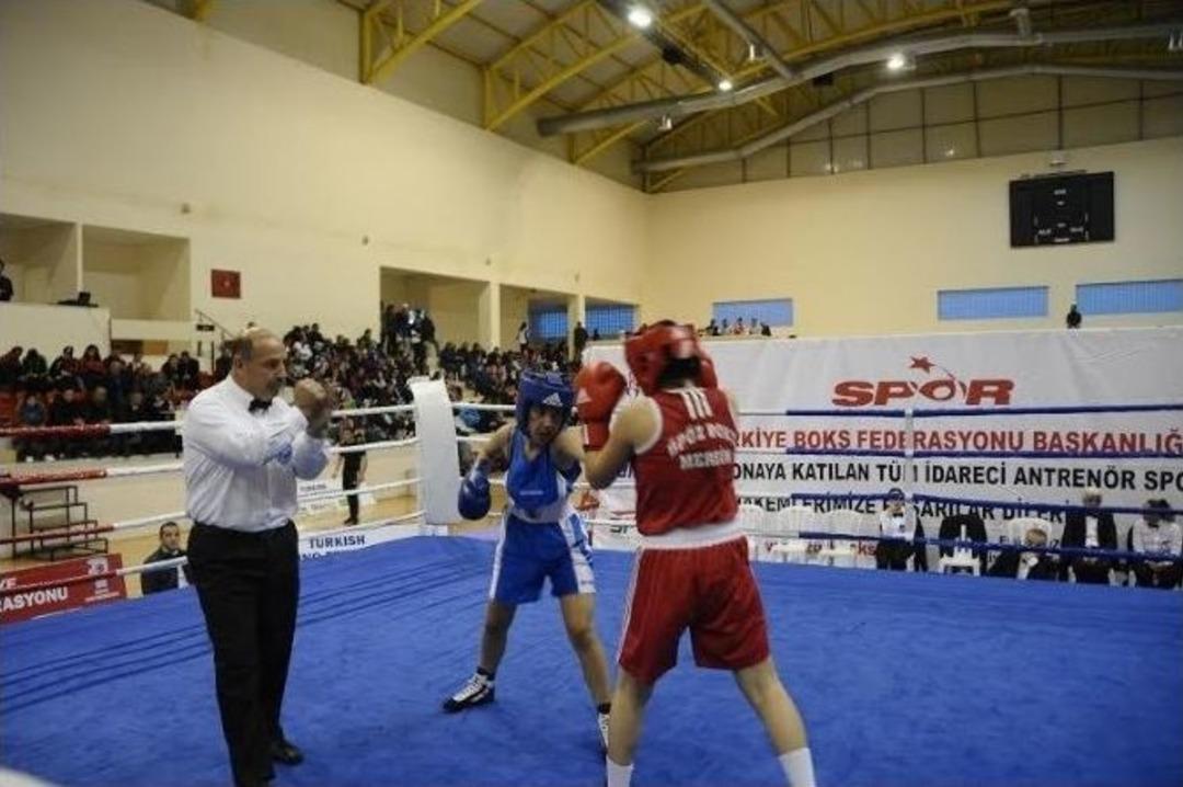 T&uuml;rkiye Bayanlar Boks Şampiyonası &Ccedil;eşme&rsquo;de Başladı