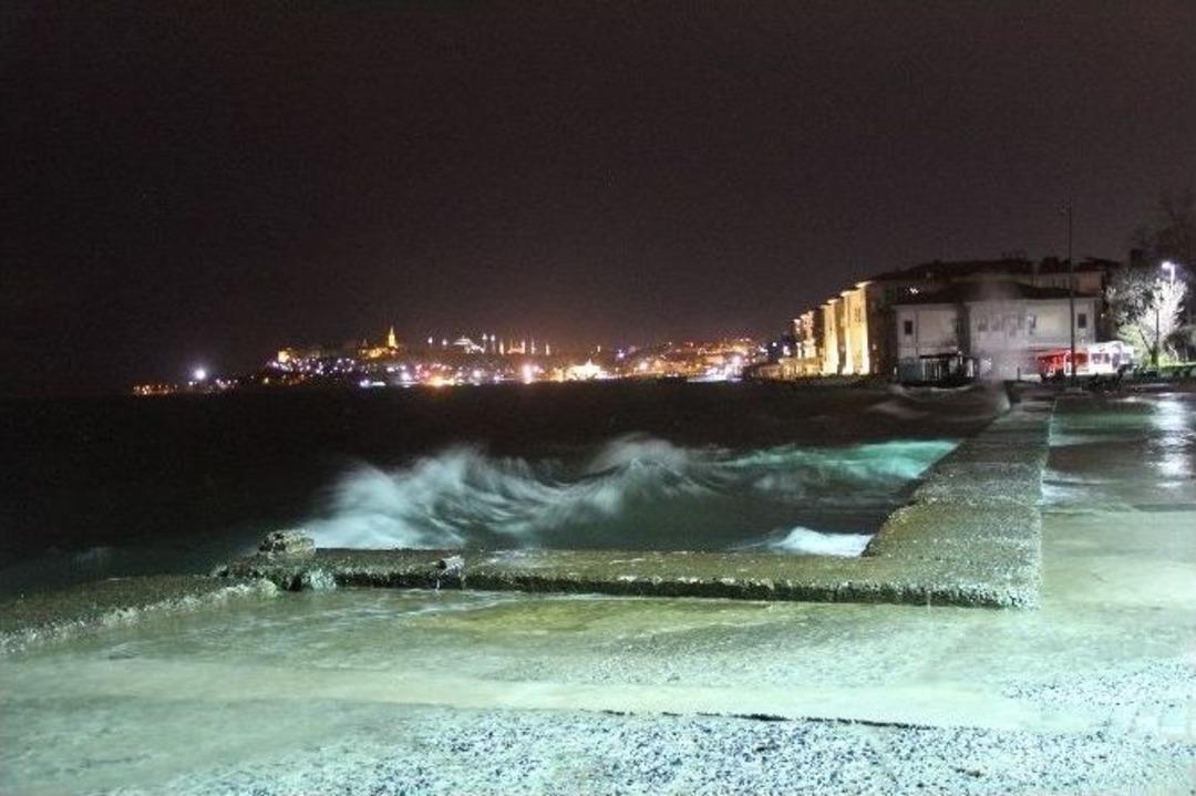 İstanbul&rsquo;da Lodos Etkili Oldu