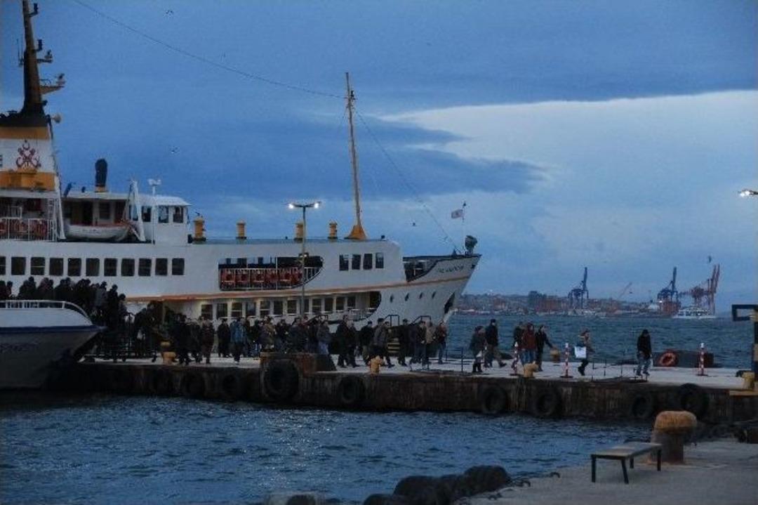 Şiddetli Lodos Nedeniyle İdo Ve Dış Hatlar Seferleri İptal Edildi