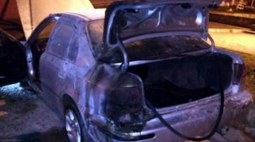 Samsun&rsquo;da Park Halindeki Otomobil Kundaklandı