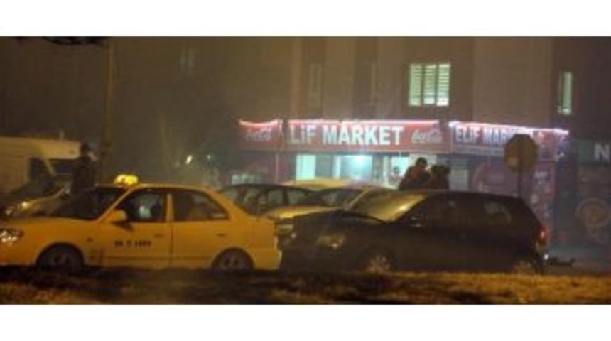 Islak Ve Kaygan Yol Kazaya Neden Oldu