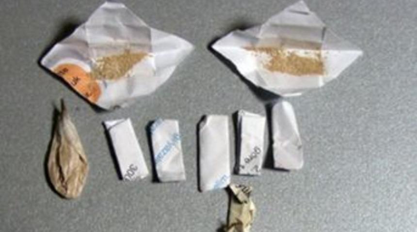 Eroin Ve Uyuşturucu Hapla Yakalanan 2 Kişi Tutuklandı