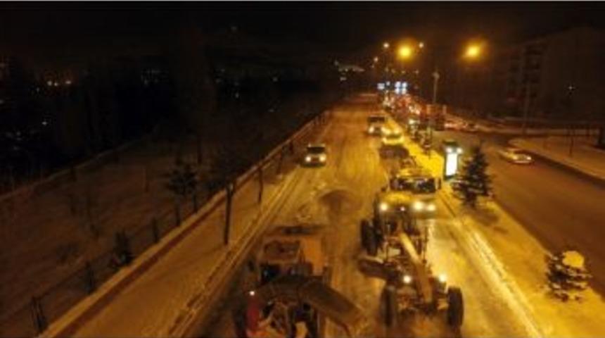 Büyükşehir’in Kar Timleri İş Başında