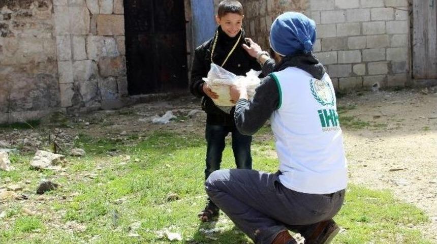 İhh Ge&ccedil;en Yıl Suriye&rsquo;ye 2 Bin 400 Yardım Tır&rsquo;ı G&ouml;nderdi