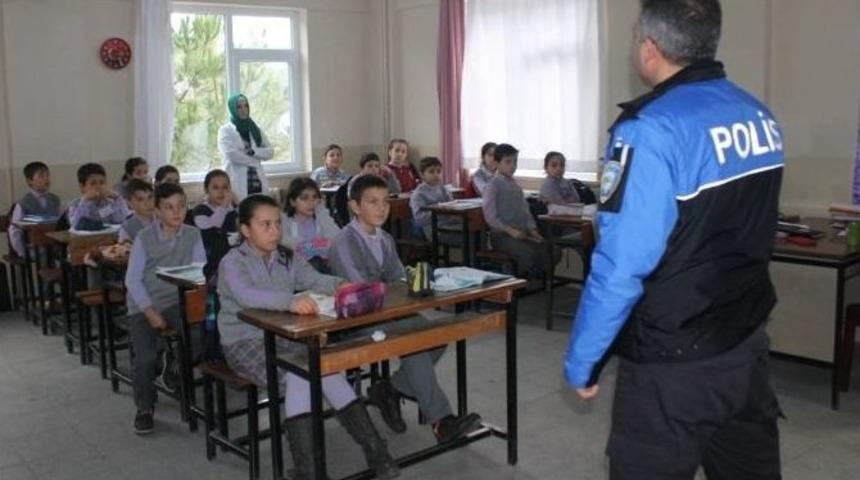 &Ouml;ğrencilere Y&ouml;nelik, G&uuml;venli İnternet Kullanımı Semineri Verildi