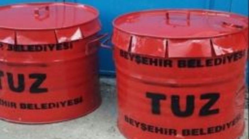 Beyşehir Belediyesi&rsquo;nden Eğimli Yollarda Tuz Varili Uygulaması