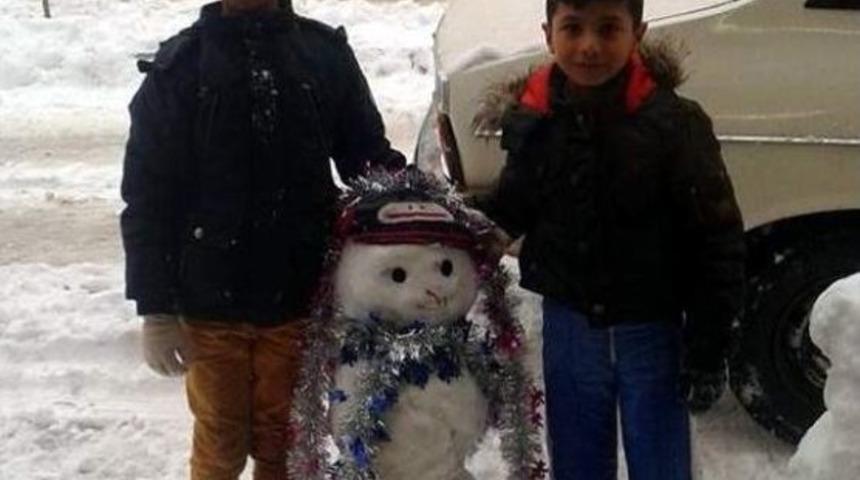 G&ouml;lbaşı&rsquo;nda &Ccedil;ocukların Kardan Adam Keyfi