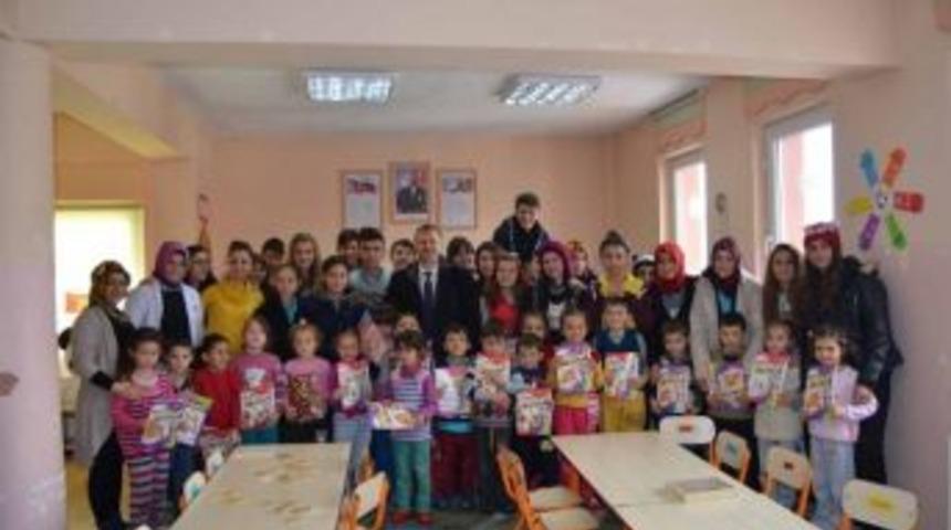 Pazarlar Anadolu Lisesi &Ouml;ğrencileri Minik Y&uuml;reklere Dokundu