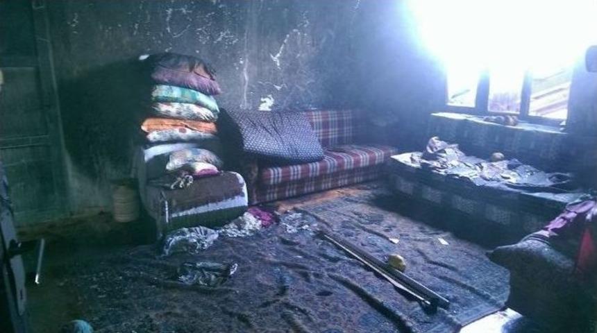 Altıntaş&rsquo;ta Ev Yangını