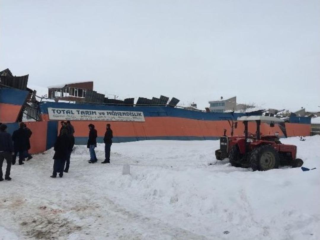 İş Yerinin &Ccedil;atısı Kardan Dolayı &Ccedil;&ouml;kt&uuml;