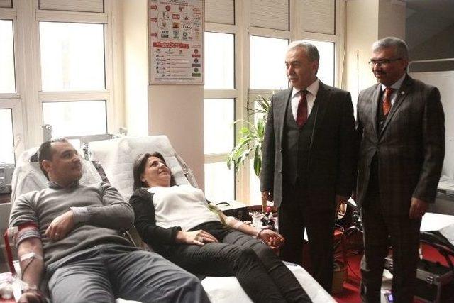 Türk Kızılayı Adana Şubesi’nin Hedefi 200 Bin Ünite Kan