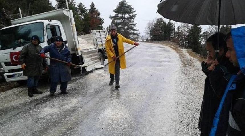 B&uuml;y&uuml;kşehir&rsquo;den Yolda Kalan Vatandaşlara Yardım