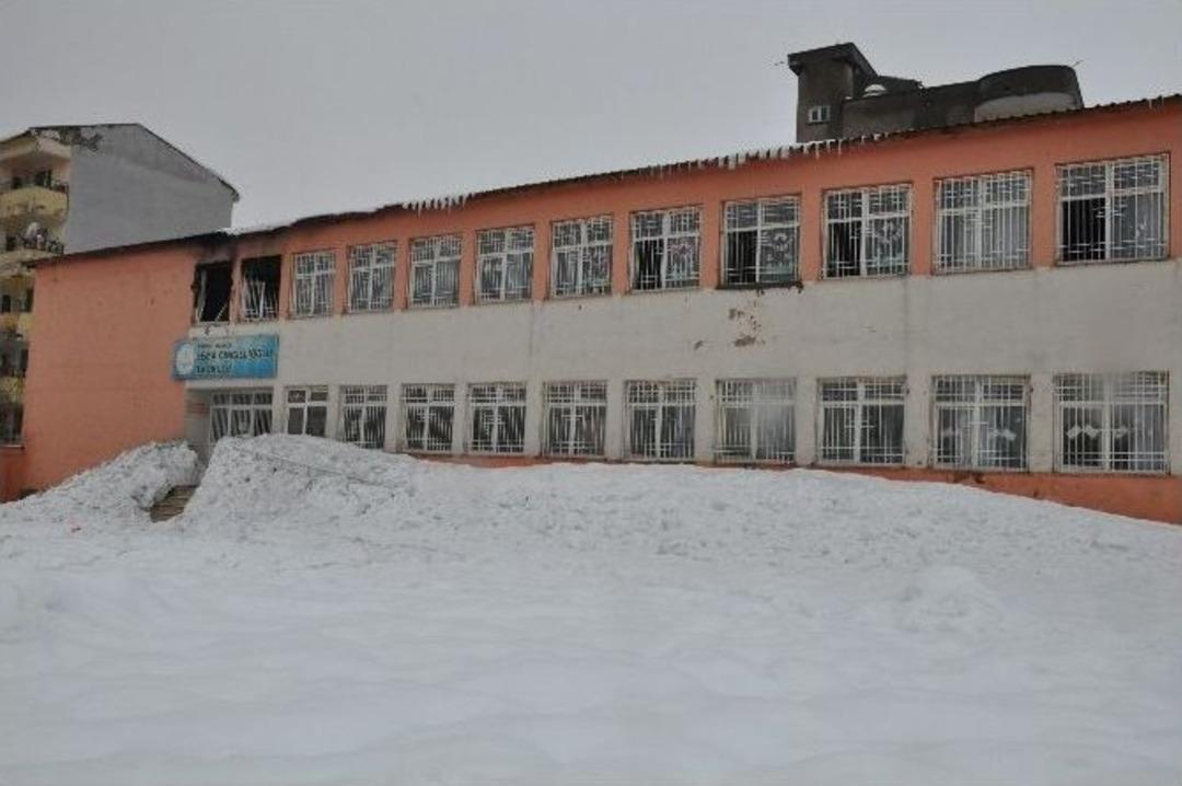 Şırnak&rsquo;ta Ydg-h&rsquo;li Ter&ouml;ristler Okul Yaktı