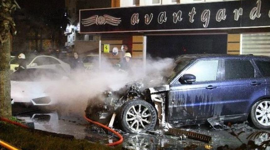 Antalya&rsquo;da Oto Galeride Yangın