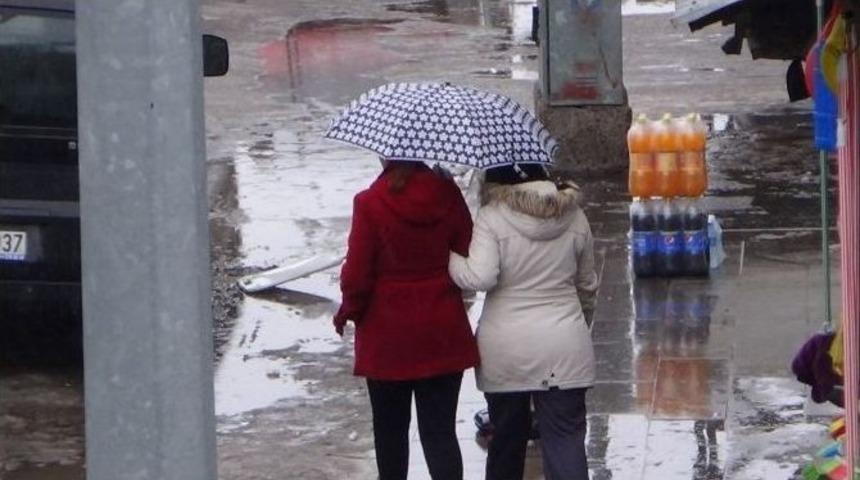 Kars&rsquo;ta Şaşırtan Ocak Yağmuru