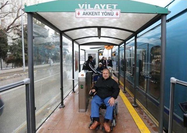 Engelli Tramvaylar Yolcu Taşımaya Başladı