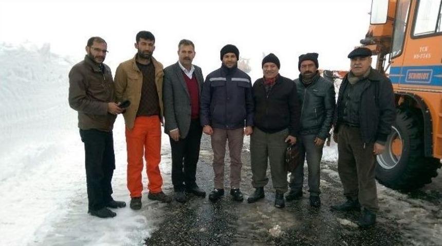 Eruh-şırnak Karayolunda Kar &Ccedil;alışması S&uuml;r&uuml;yor