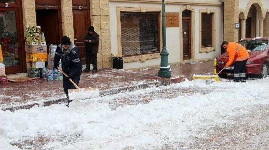 Taşk&ouml;pr&uuml; Belediyesi, Karla M&uuml;cadeleden Tam Not Aldı