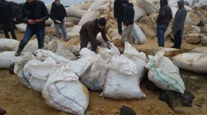 Samanların Arasından 16 Torba Esrar &Ccedil;ıktı