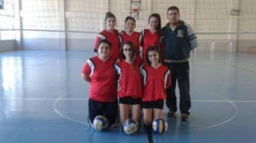 Burhaniyeli Gen&ccedil;ler Voleybolda Liglere Hazırlanıyor