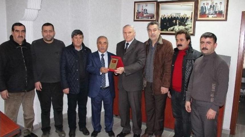 &ldquo;yerel Gazete Al, Altın Kazan&rdquo; Kampanyasına Destek Verenlere Plaket