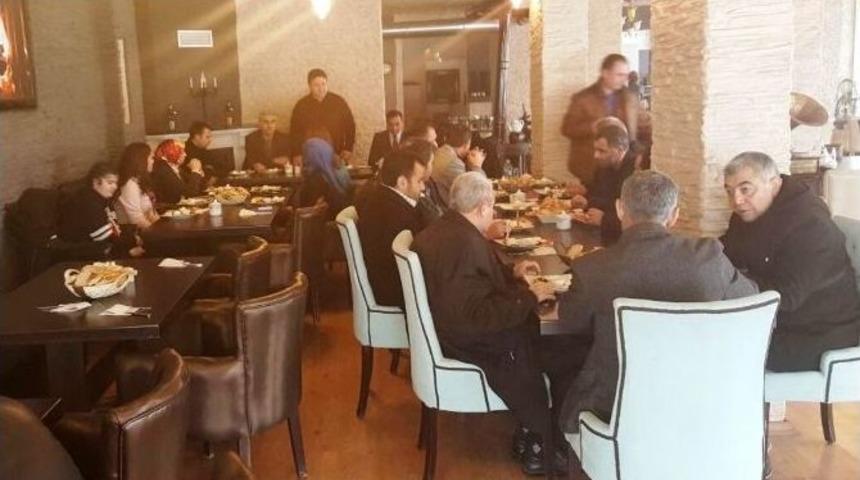 Ak Parti&rsquo;den G&ouml;rme Engellilere Beyaz Baston