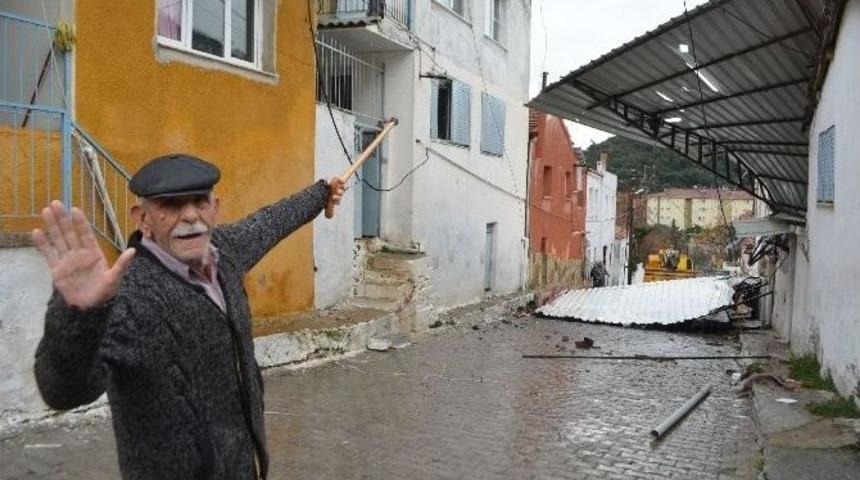 S&ouml;ke&rsquo;de Fırtına Ve Yağış &Ccedil;atıları U&ccedil;urdu, Ağa&ccedil;ları Devirdi