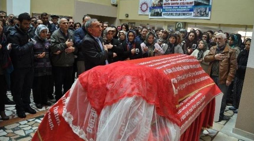 Kansere Yenik D&uuml;şen Tıbbi Sekreter Duvağı İle Uğurlandı