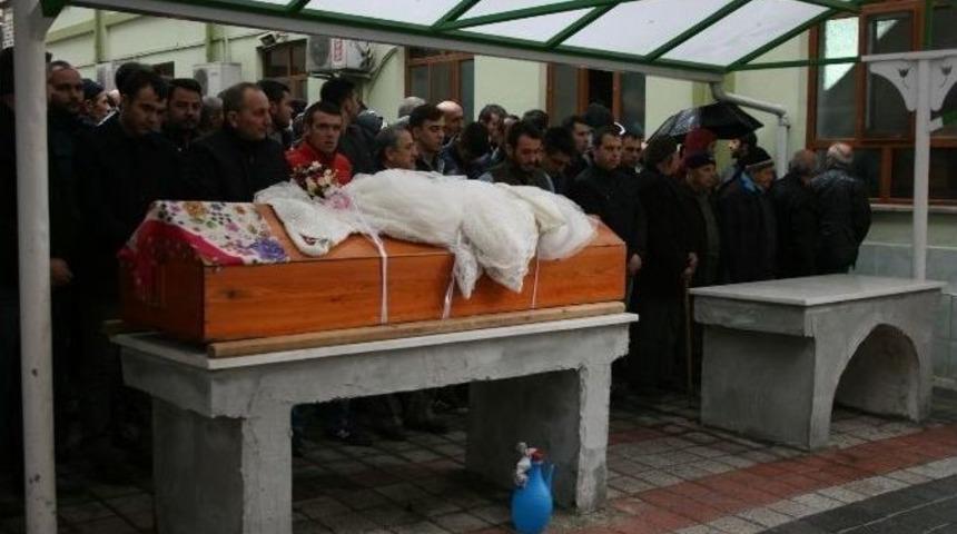 Giyemediği Gelinliğiyle Uğurlandı