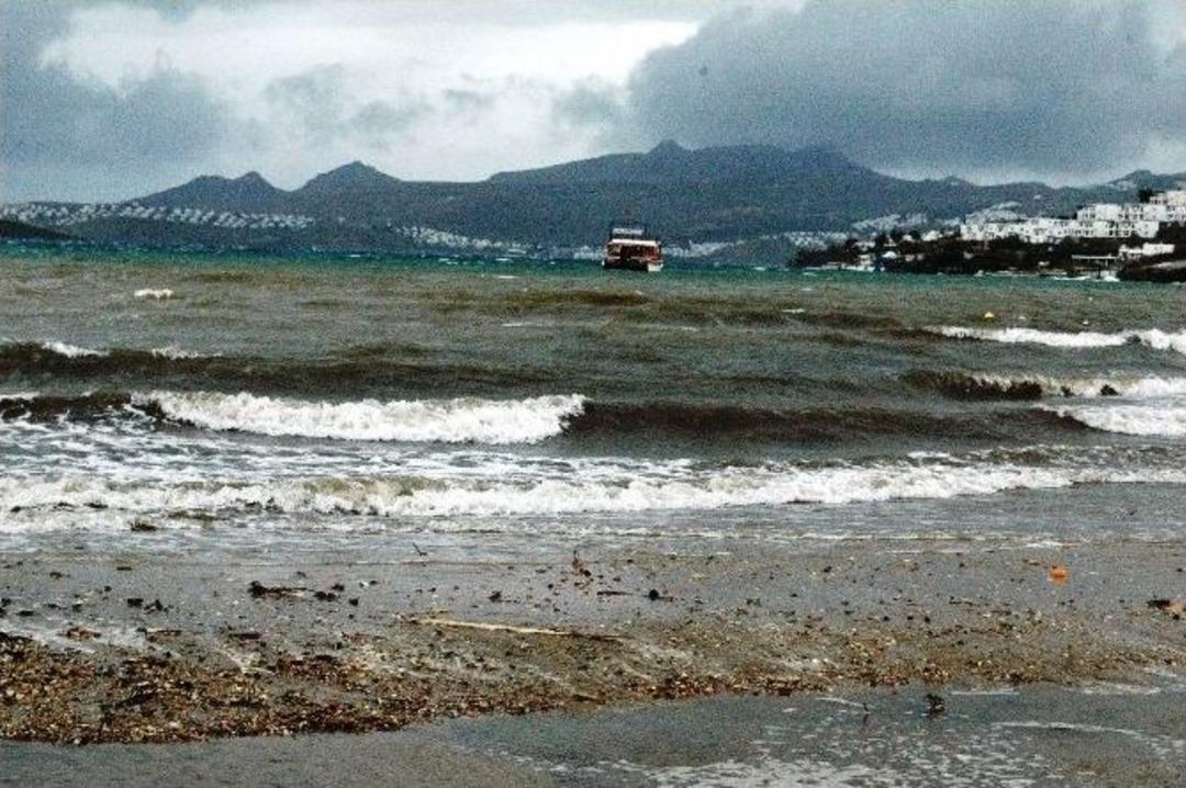 Fırtına Bodrum&rsquo;u Esir Aldı