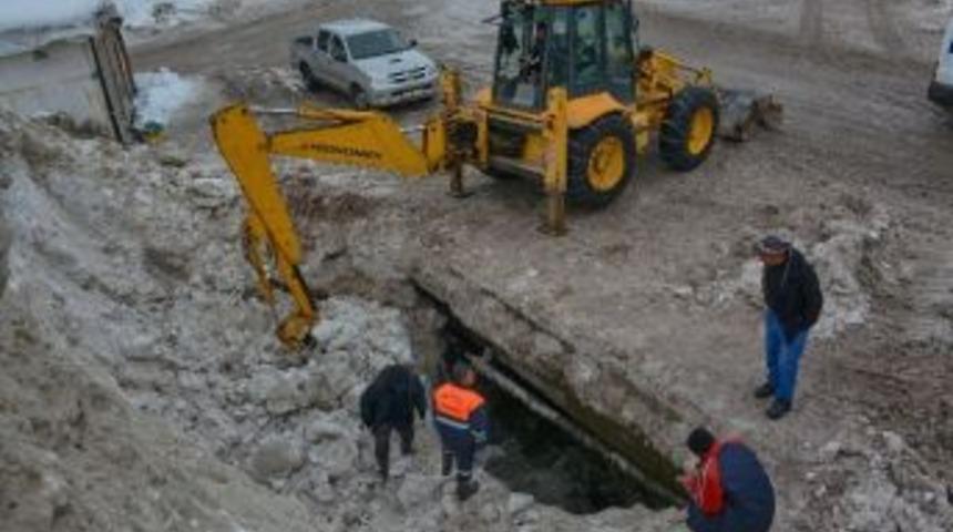 Hakkari&rsquo;de İ&ccedil;me Suyu Şebekesi Dondu