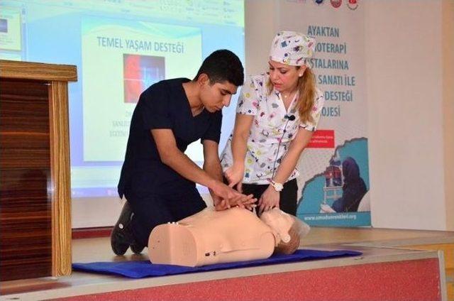 Stajyer Öğrencilere Temel Yaşam Ve İleri Yaşam Desteği Eğitimleri Verildi