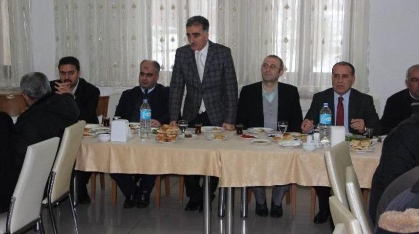 Ak Parti 30 G&ouml;rme Engelliye &lsquo;beyaz Baston&rsquo; Hediye Etti