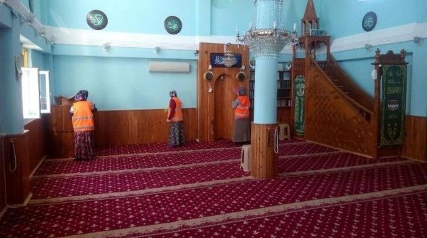 &Uuml;nye&rsquo;de 2 Ayda 300 Cami Temizlendi