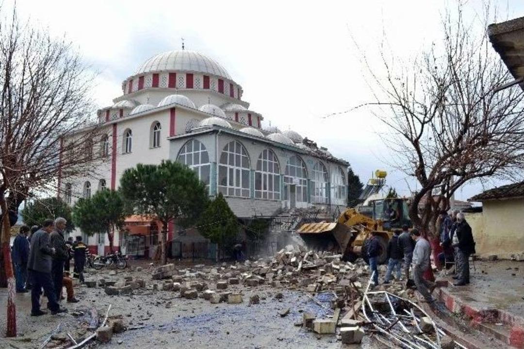 Minare Fırtınaya Dayanamadı