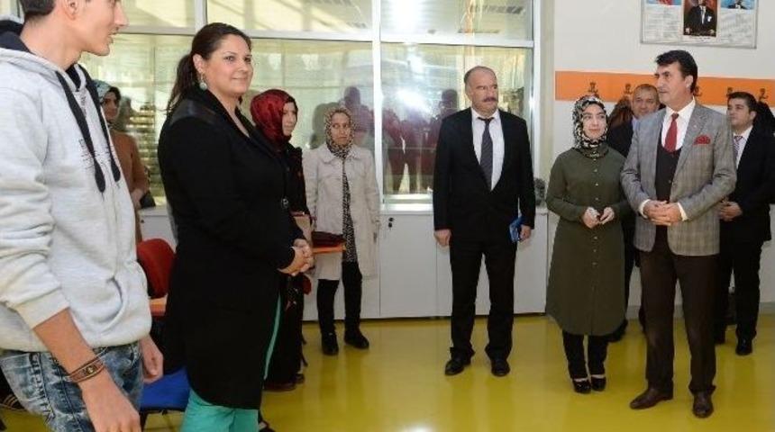 Osmek Sağlık Sekt&ouml;r&uuml;ne Vasıflı Eleman Yetiştiriyor